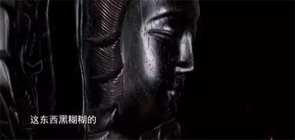经常擦核桃油的紫檀，只剩下黑糊糊的